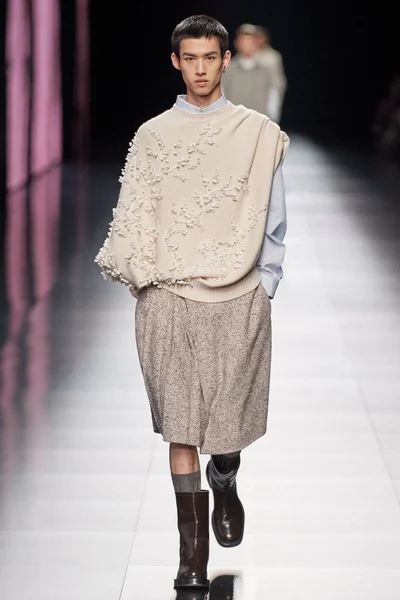 Look 4